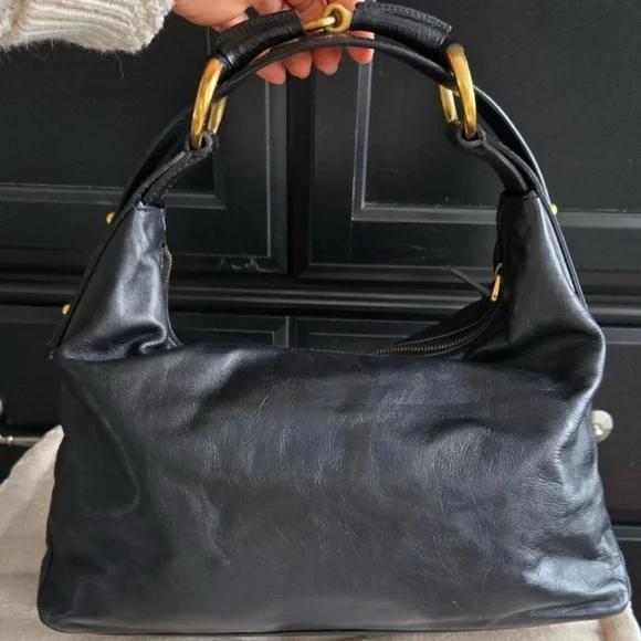 Gucci Elegant Black Leather Hobo Handbag - Picture 3 of 15